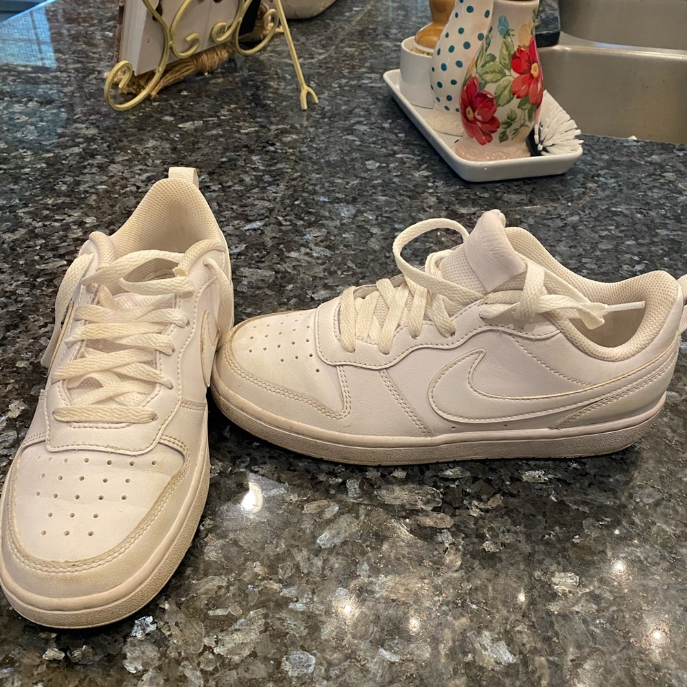 Boys Nike Tennis shoes..